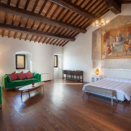 カンペッロ・スル・クリトゥンノ Il Castello Di Campelloアパートホテル エクステリア 写真