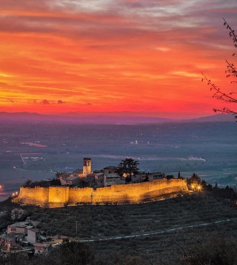 カンペッロ・スル・クリトゥンノ Il Castello Di Campelloアパートホテル エクステリア 写真