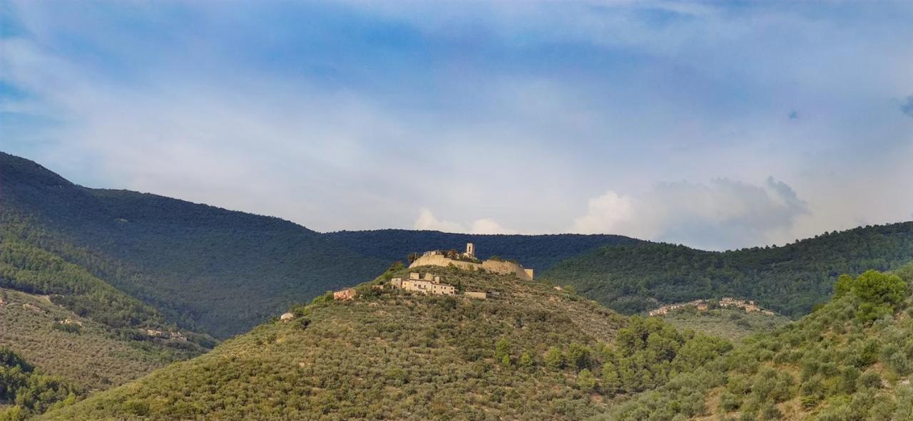 カンペッロ・スル・クリトゥンノ Il Castello Di Campelloアパートホテル エクステリア 写真