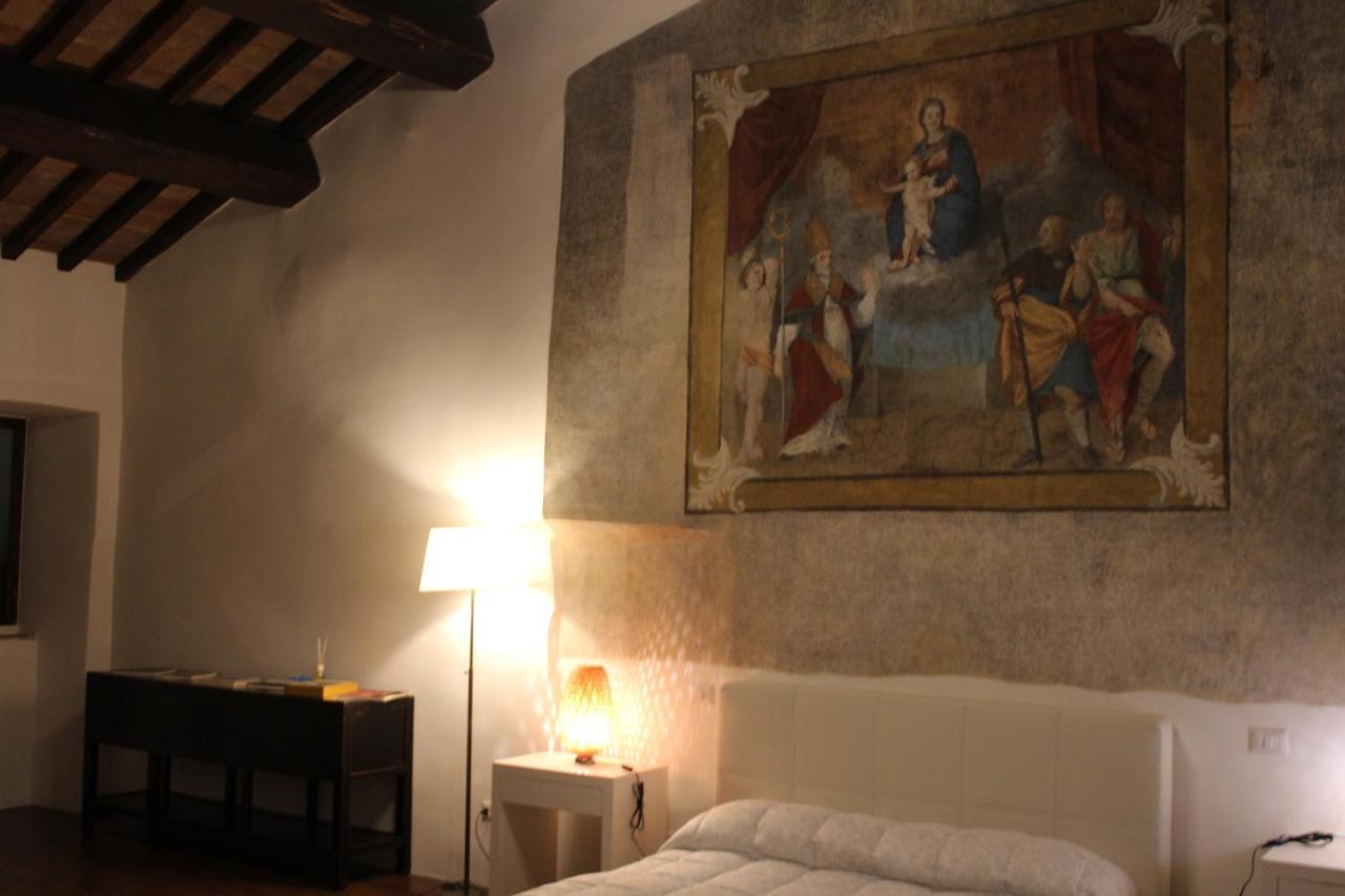 カンペッロ・スル・クリトゥンノ Il Castello Di Campelloアパートホテル エクステリア 写真