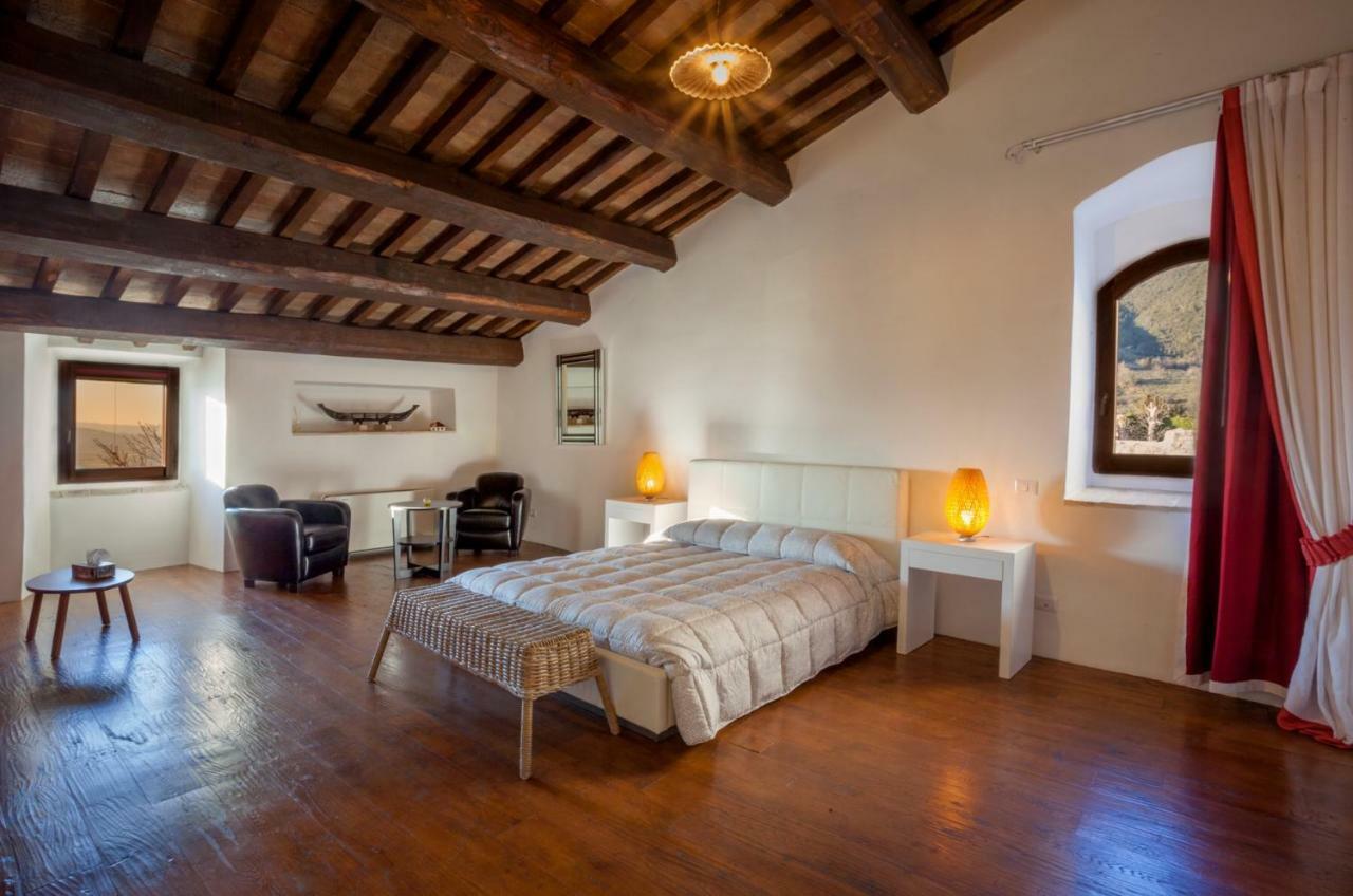 カンペッロ・スル・クリトゥンノ Il Castello Di Campelloアパートホテル エクステリア 写真
