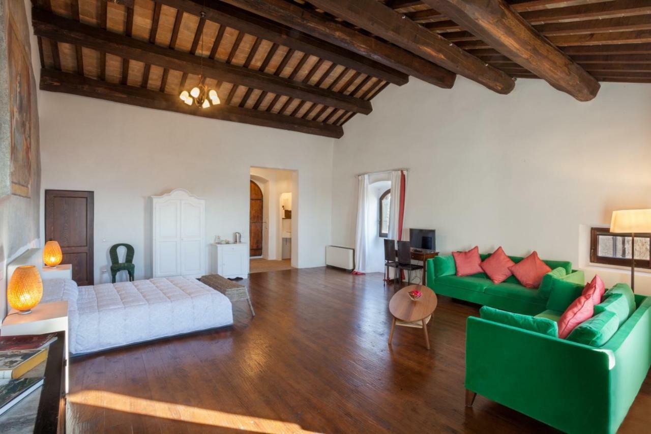 カンペッロ・スル・クリトゥンノ Il Castello Di Campelloアパートホテル エクステリア 写真