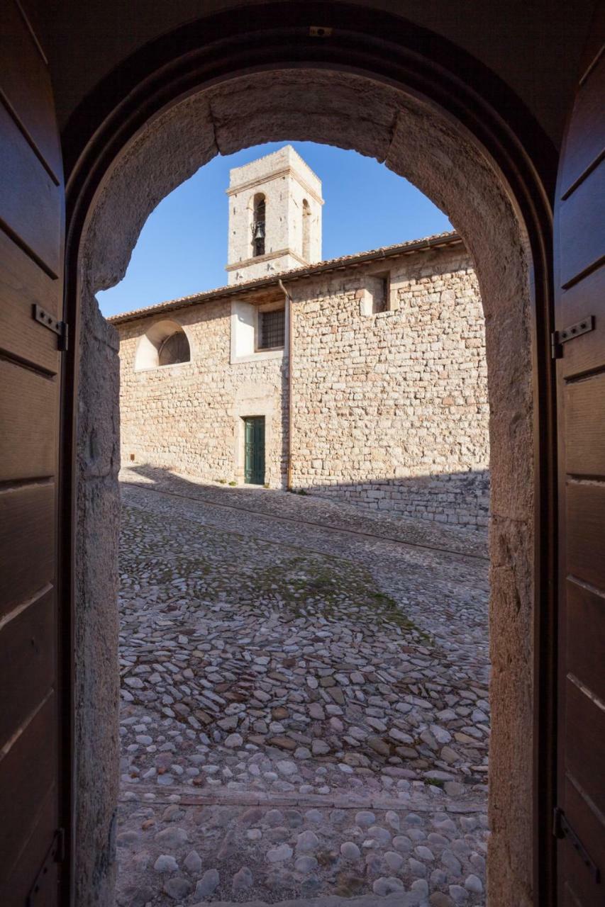 カンペッロ・スル・クリトゥンノ Il Castello Di Campelloアパートホテル エクステリア 写真