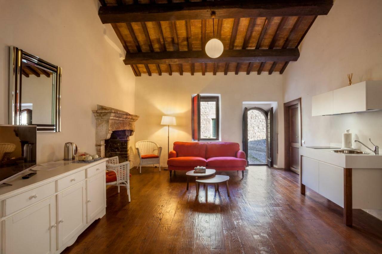 カンペッロ・スル・クリトゥンノ Il Castello Di Campelloアパートホテル エクステリア 写真