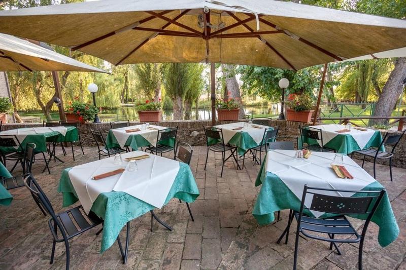 カンペッロ・スル・クリトゥンノ Il Castello Di Campelloアパートホテル エクステリア 写真